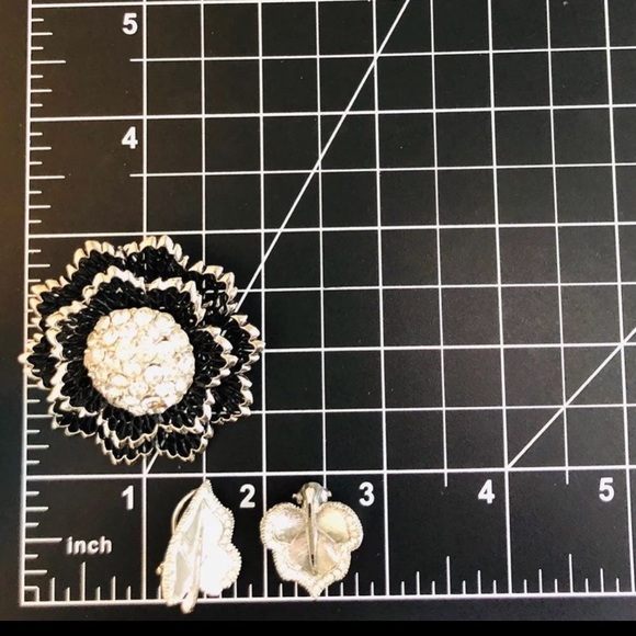 Vintage Rhinestone Brooch & Signed Earrings - Picture 7 of 8
